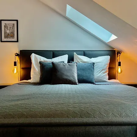 Vonmos Loft Apartment *
